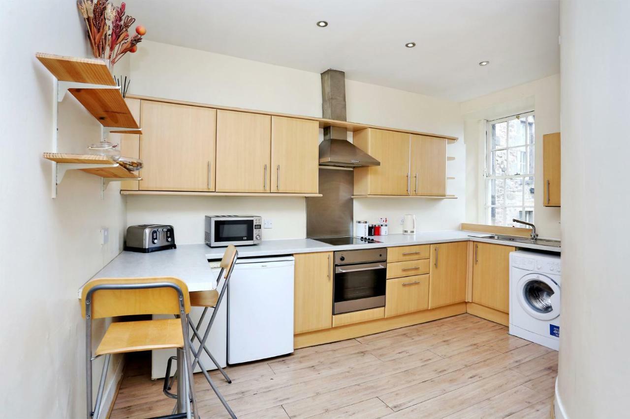 Apartment World's End - Historic 2 Bed On The Royal Mile, Sleeps 4 *