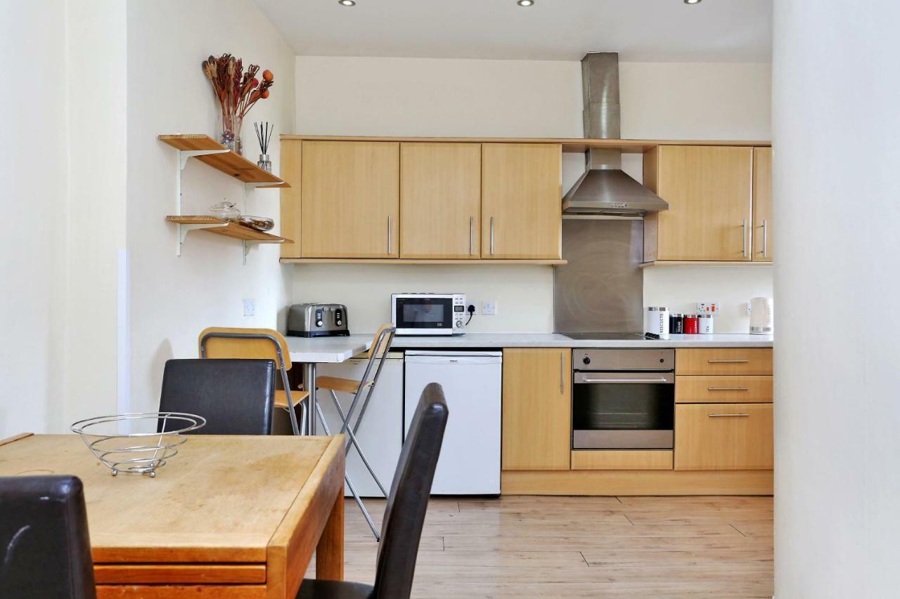 World's End - Historic 2 Bed On The Royal Mile, Sleeps 4 Apartment Edinburgh