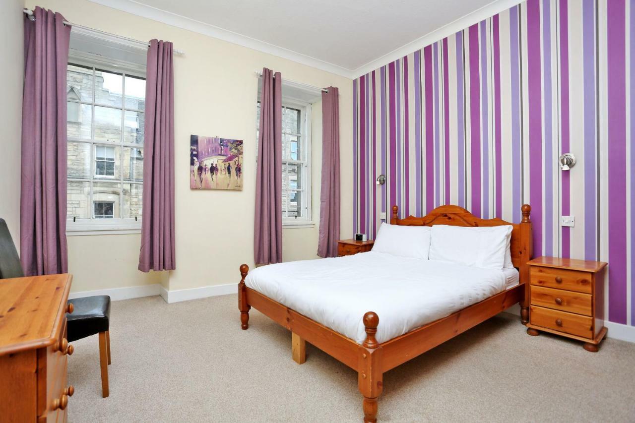 World's End - Historic 2 Bed On The Royal Mile, Sleeps 4 Apartment Edinburgh