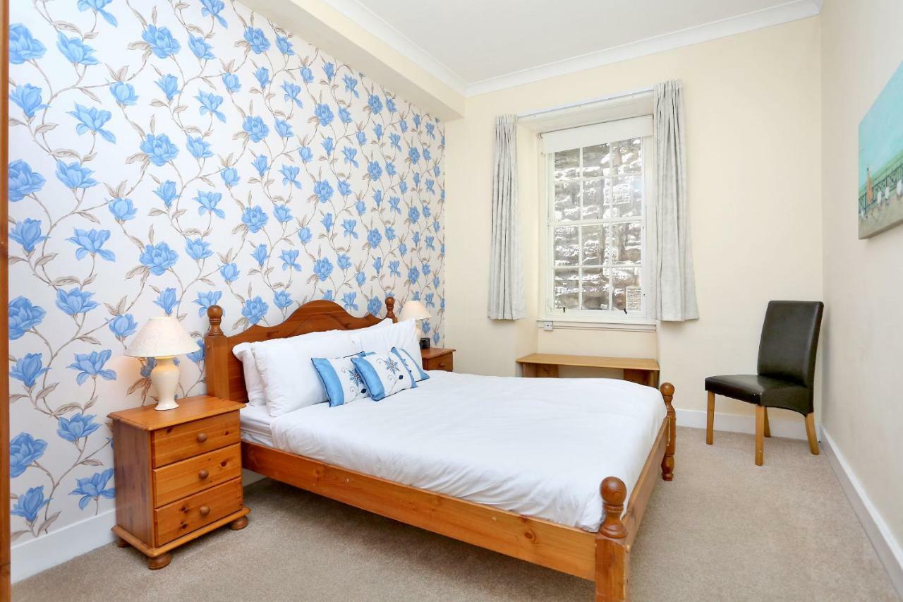 World's End - Historic 2 Bed On The Royal Mile, Sleeps 4 Apartment *
