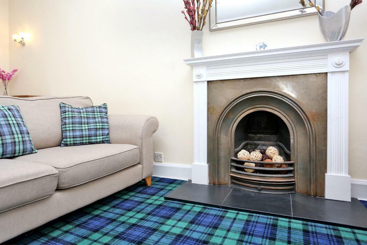 World's End - Historic 2 Bed On The Royal Mile, Sleeps 4 *