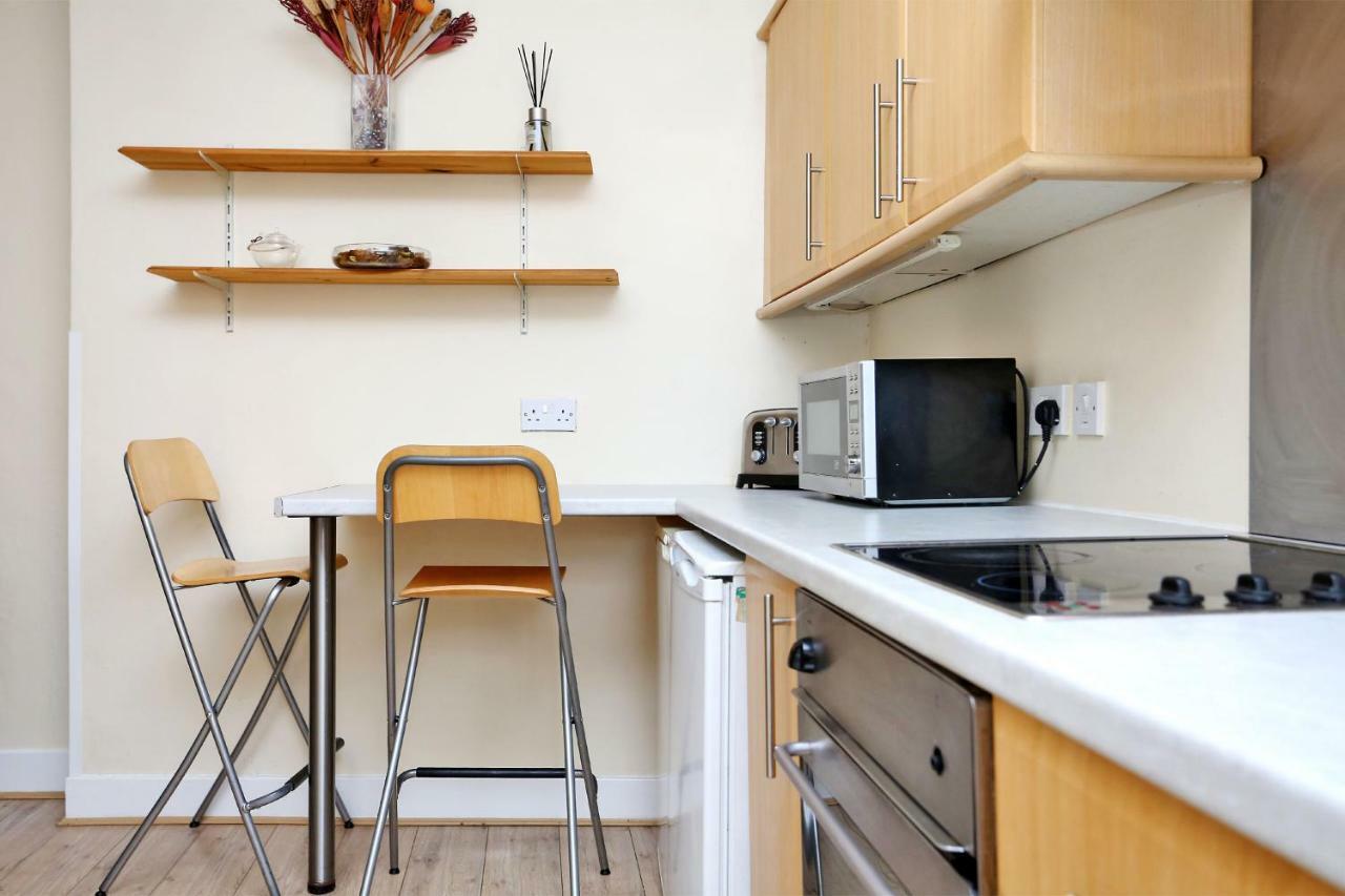 Apartment World's End - Historic 2 Bed On The Royal Mile, Sleeps 4 Edinburgh