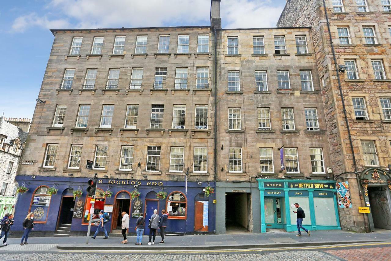 World's End - Historic 2 Bed On The Royal Mile, Sleeps 4 Apartment *