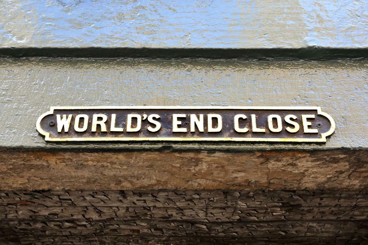 World's End - Historic 2 Bed On The Royal Mile, Sleeps 4 Apartment *
