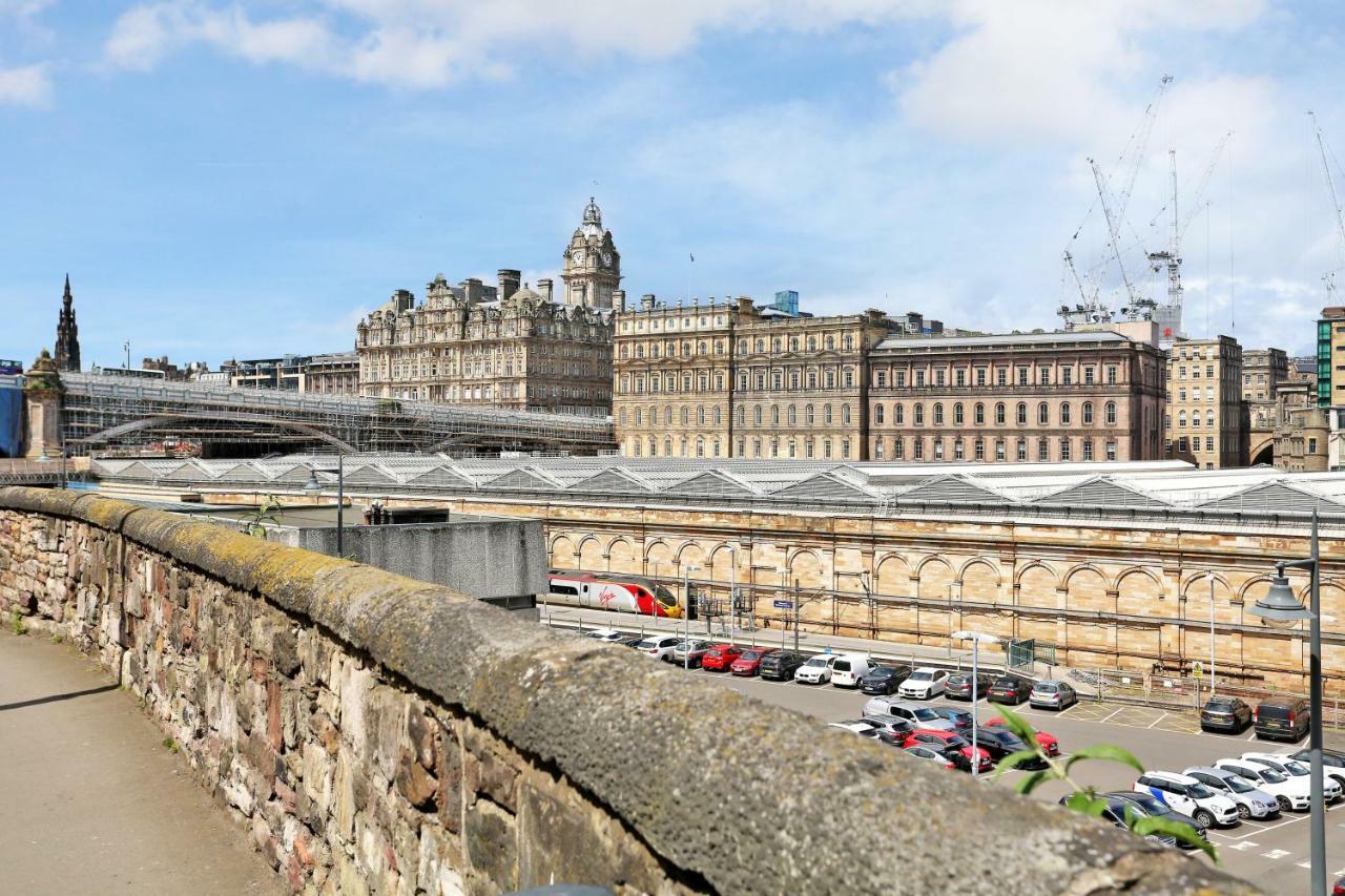 Apartment World's End - Historic 2 Bed On The Royal Mile, Sleeps 4 Edinburgh