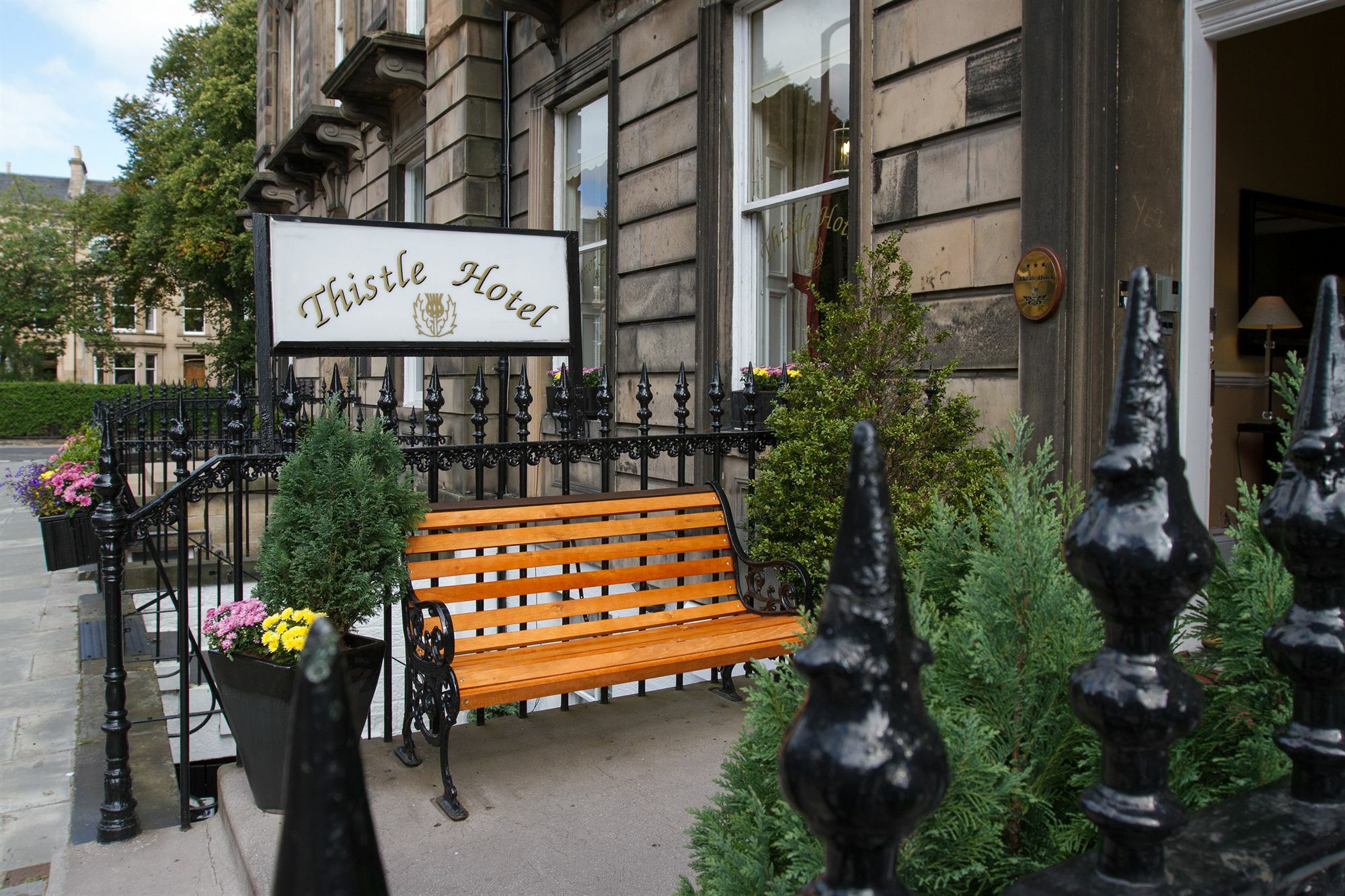Thistle Hotel 3*