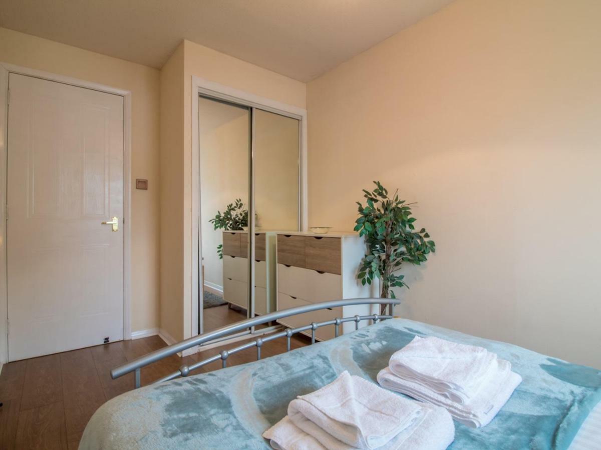 Apartment Bright & Tranquil Near Centre With Free Parking! *
