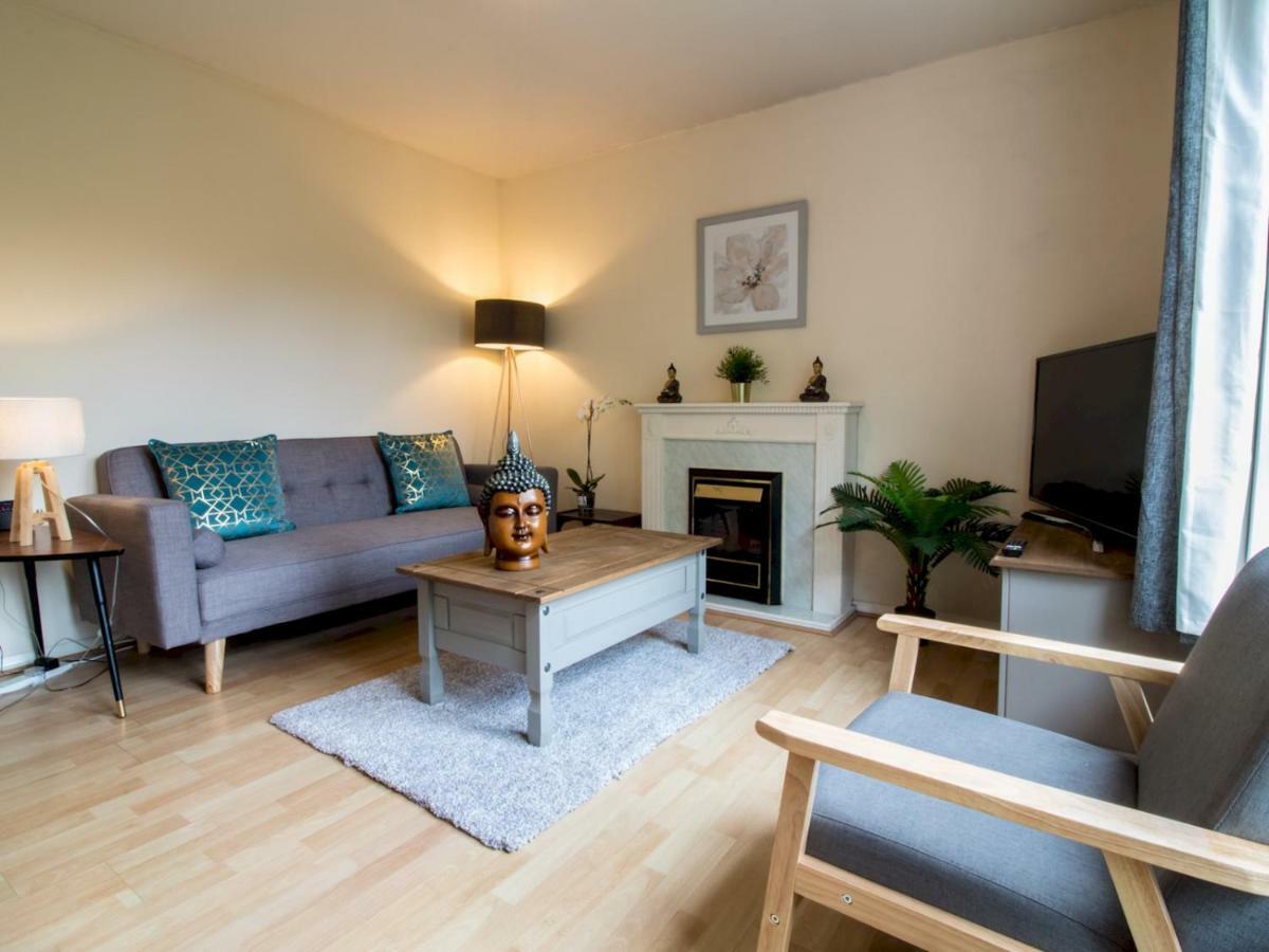 Apartment Bright & Tranquil Near Centre With Free Parking! *