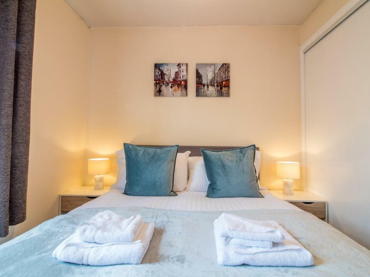 Bright & Tranquil Near Centre With Free Parking!