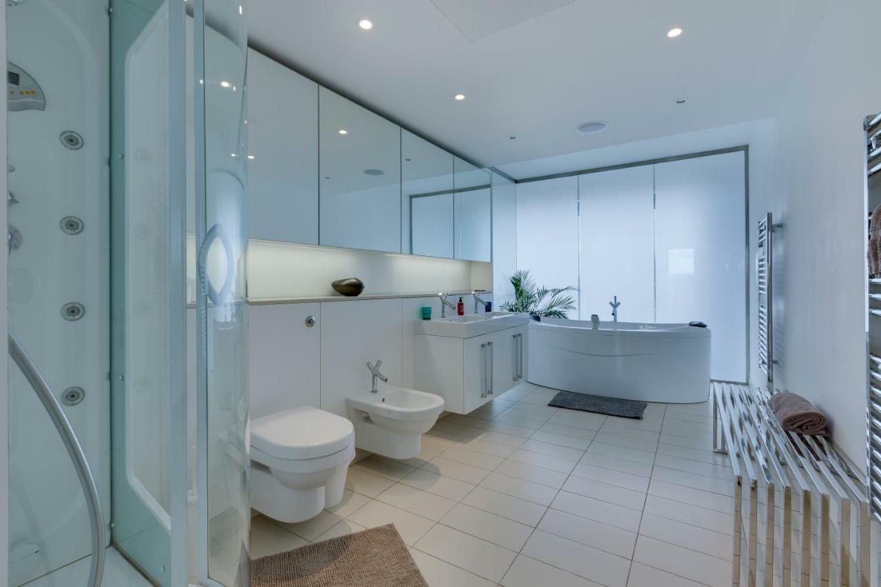 Stunning Quartermile Penthouse EDI