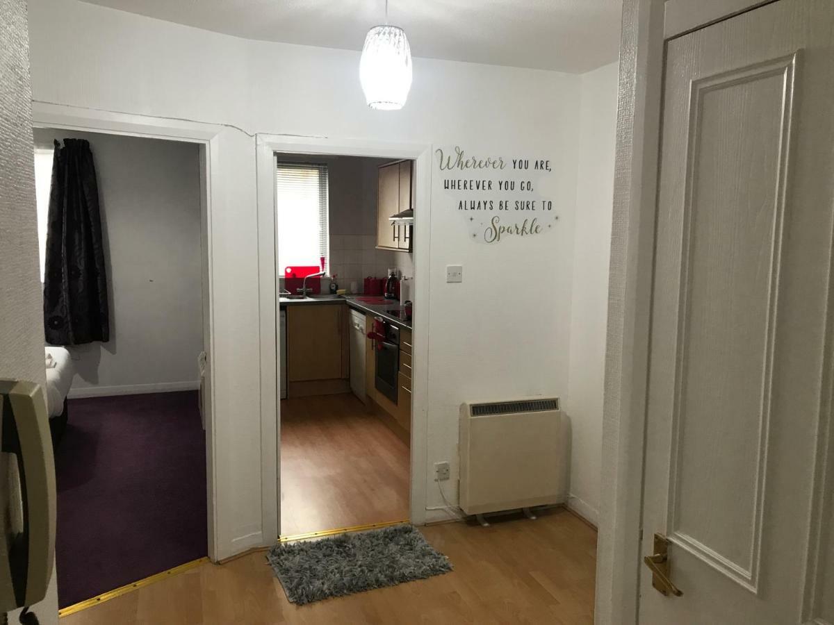 Modern 2 Bedroom Apartment *