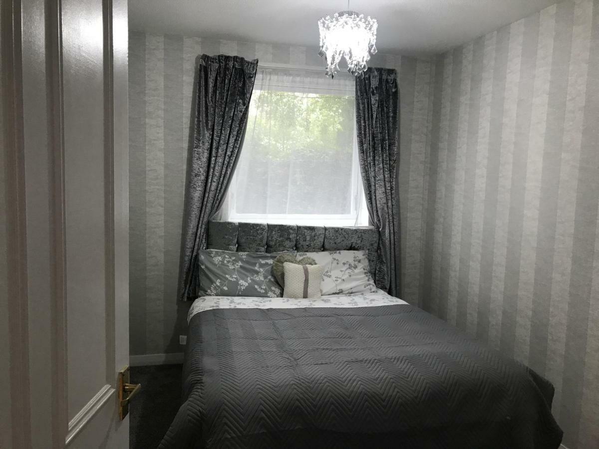 Modern 2 Bedroom Apartment *