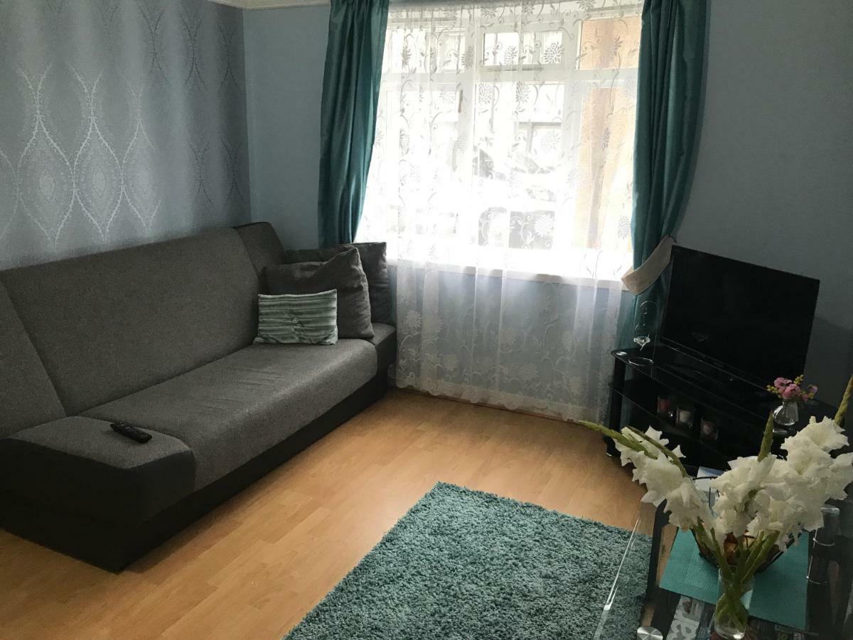 Modern 2 Bedroom Apartment *