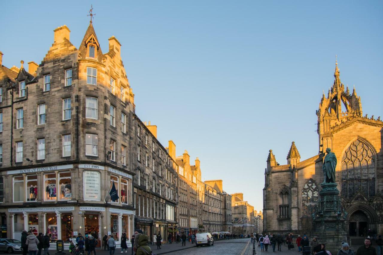 Royal Mile St Giles St * Edinburgh