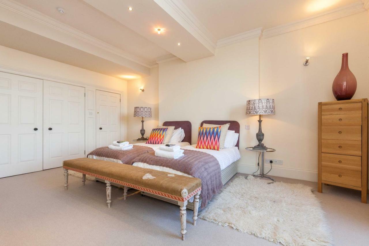 North Castle Street Luxury 3 Bedroom/3 Bathroom *