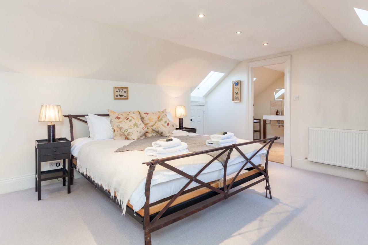 North Castle Street Luxury 3 Bedroom/3 Bathroom *