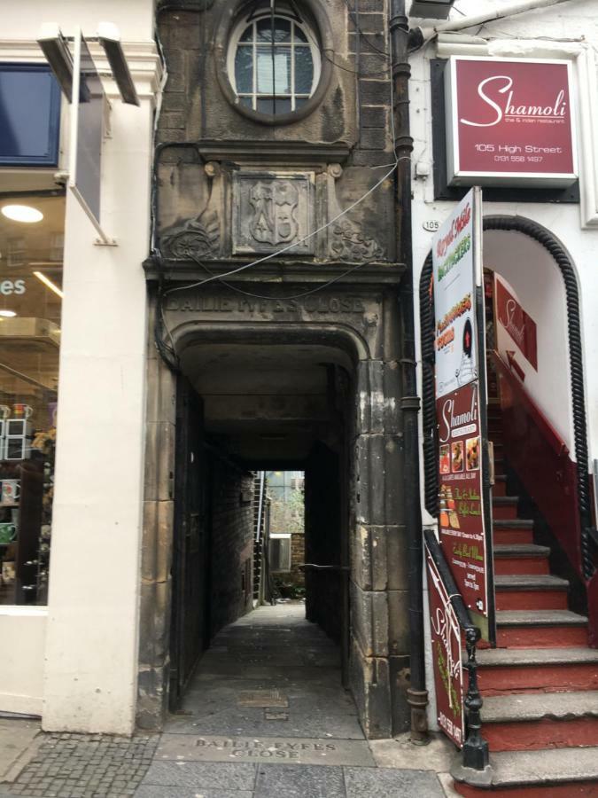 Bailie Royal Mile * Edinburgh