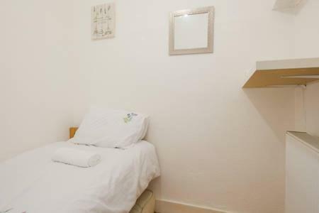 Watson Crescent Apartment