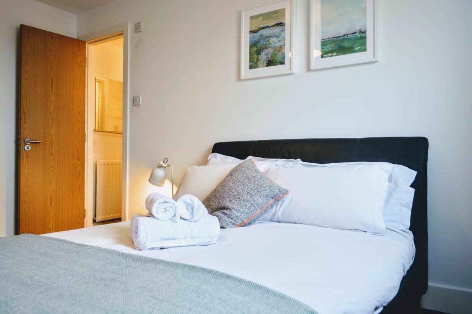 Beautifully Renovated -central Apartment