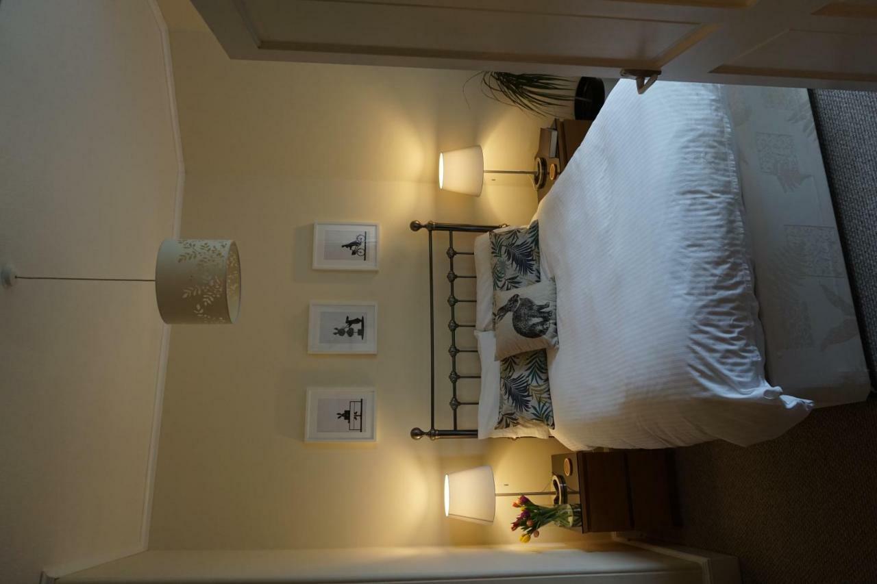 Comfortable Central West End *