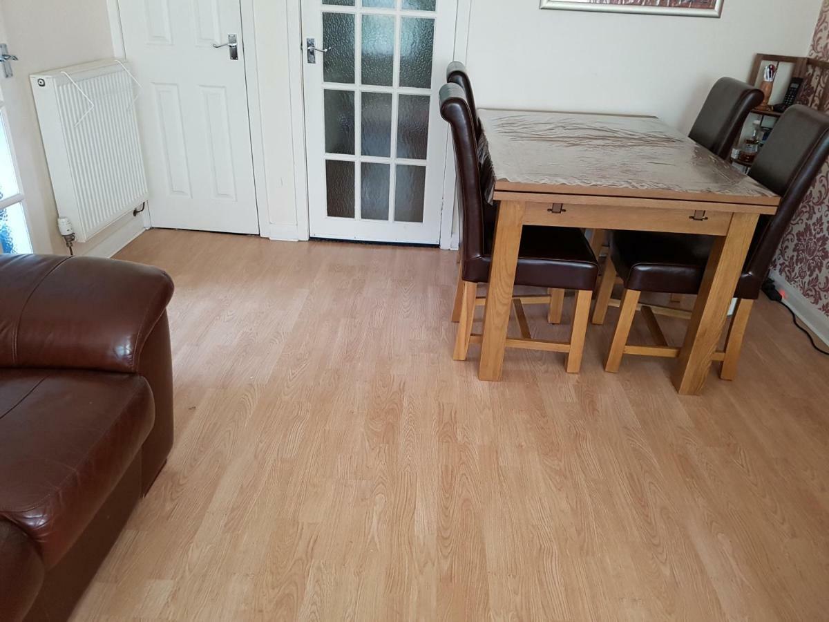 Homestay A Double Room In Vibrant Leith- Female Guest Only *