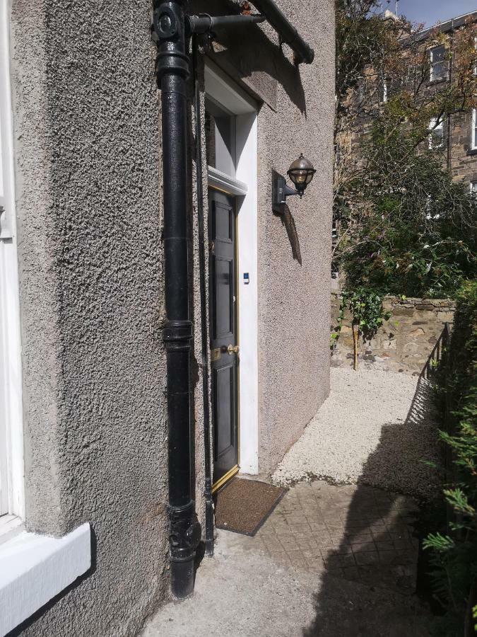 Traditional 3 Bedroom Quiet Duplex Flat By High St, Trams And Buses - Just 1-5 Miles To Centre Édimbourg