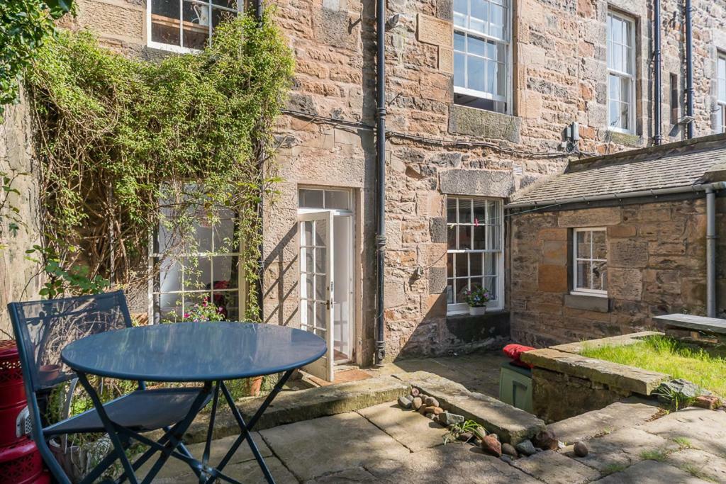 Vintage Apt, Pvt Garden, Wifi, New Town