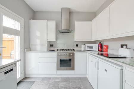 Apartment Crewe - 2 Bed, Free Off Street Parking And Private Garden