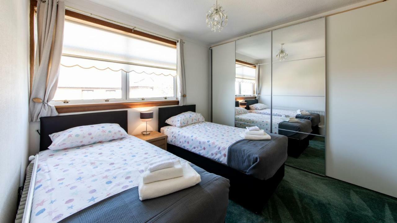 3 Bed House W/drive & Garden V/fast Wifi Near Bioquarter *