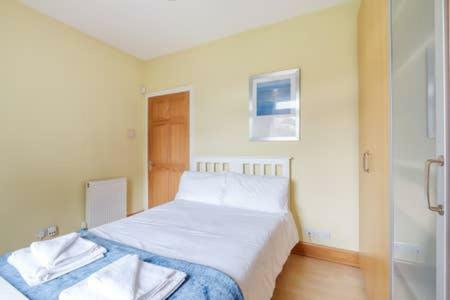 Crewe - 2 Bed, Free Off Street Parking And Private Garden Appartement