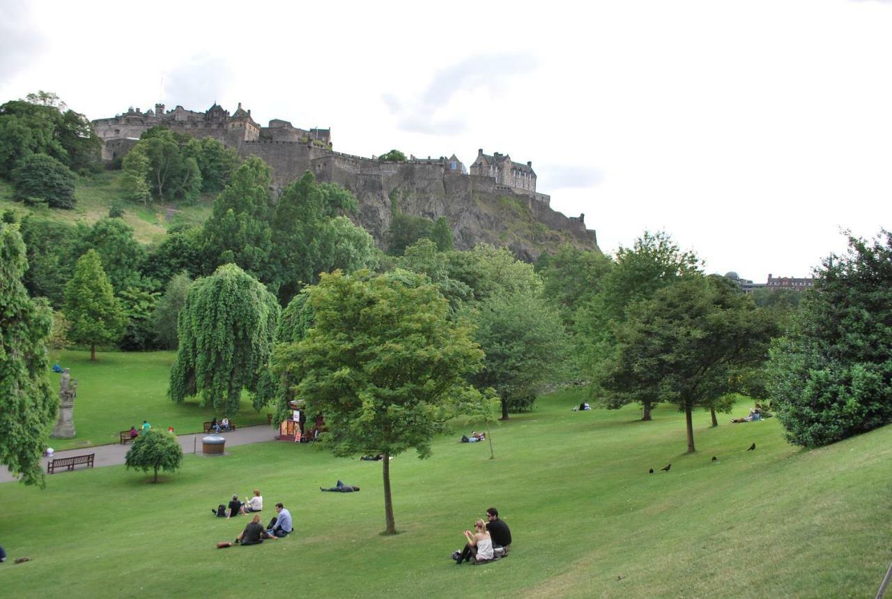 Lochend Park View * Edinburgh