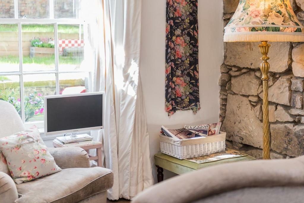 Vintage Apt, Pvt Garden, Wifi, New Town Apartment *