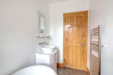 Crewe - 2 Bed, Free Off Street Parking And Private Garden Appartement