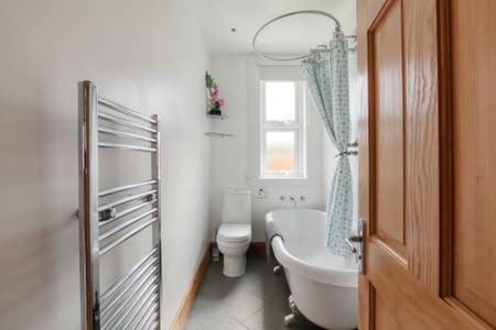 Crewe - 2 Bed, Free Off Street Parking And Private Garden * EDI