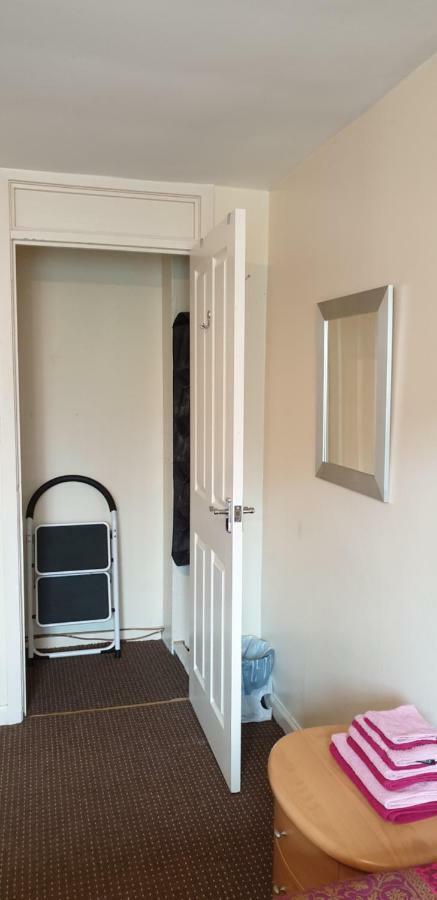 Homestay A Double Room In Vibrant Leith- Female Guest Only Edinburgh