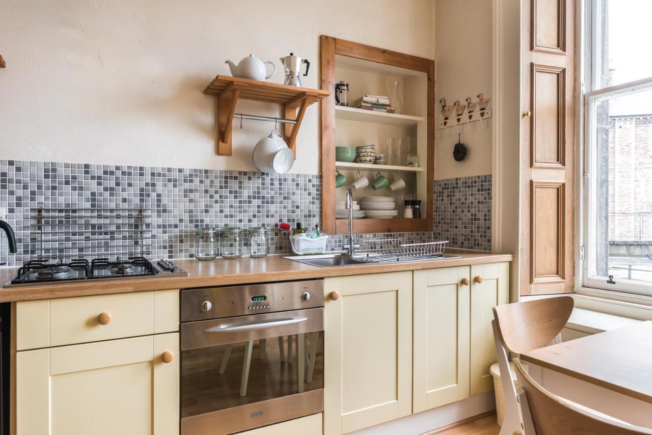 Spacious & Unique 1 Bed With Wifi Apartment *