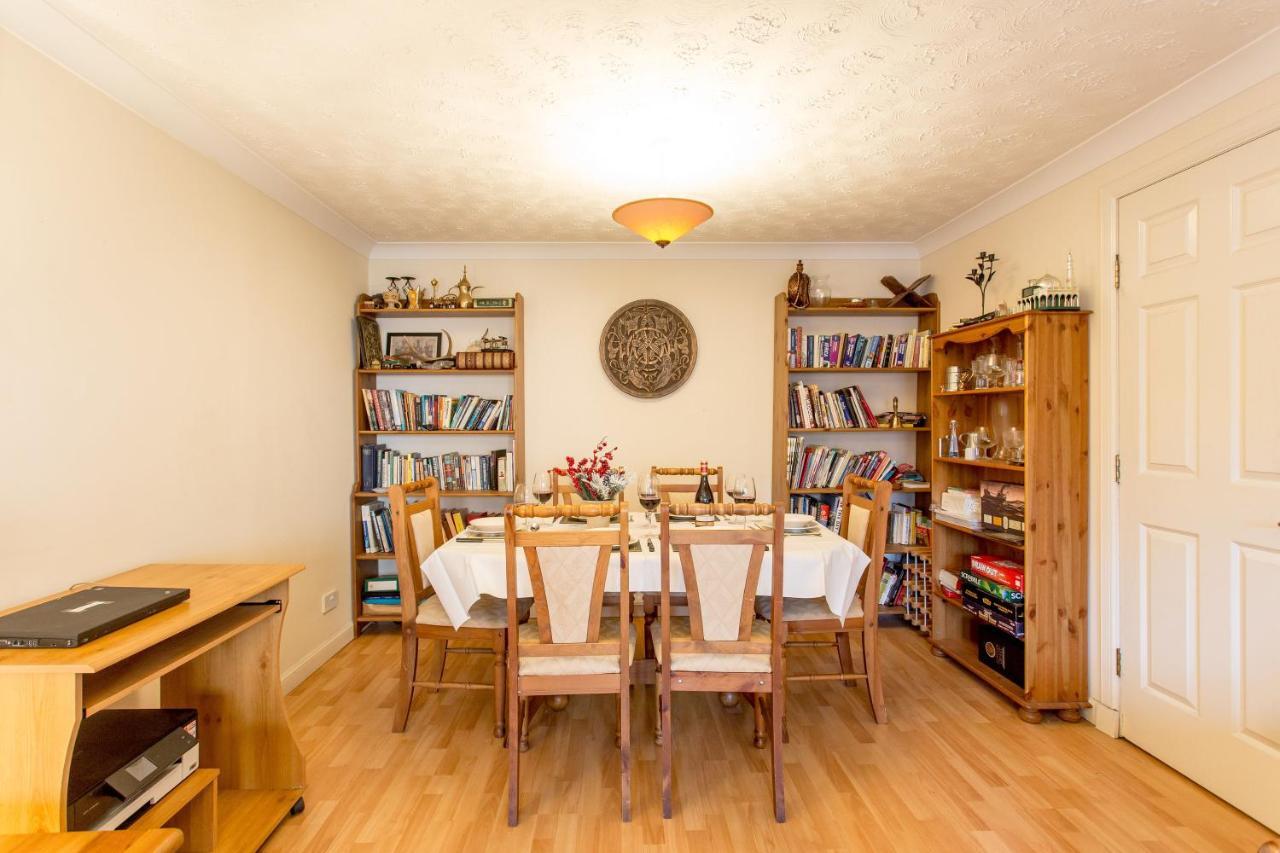 Central & Stylish 3 Bedroom, 2 Bath, Free Parking *