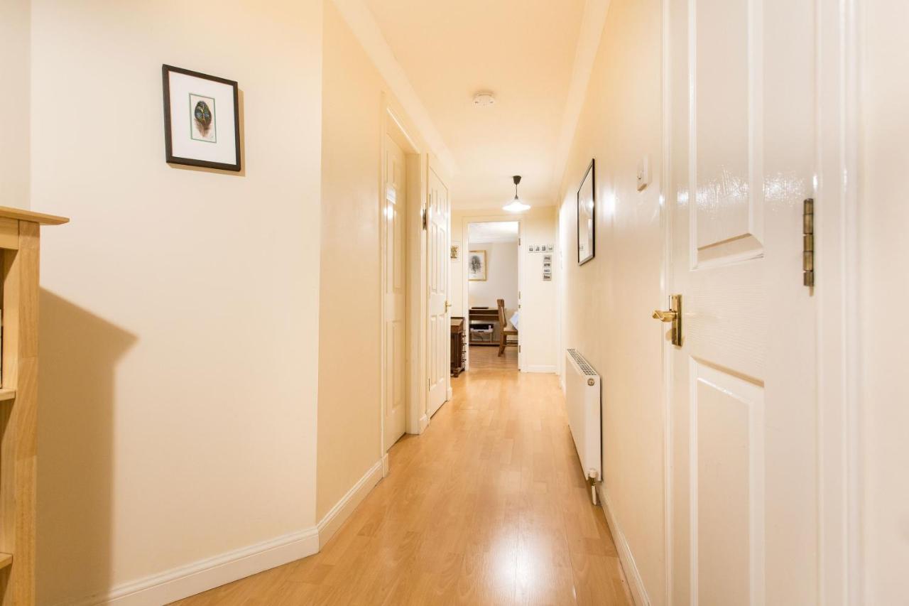 Central & Stylish 3 Bedroom, 2 Bath, Free Parking Apartment