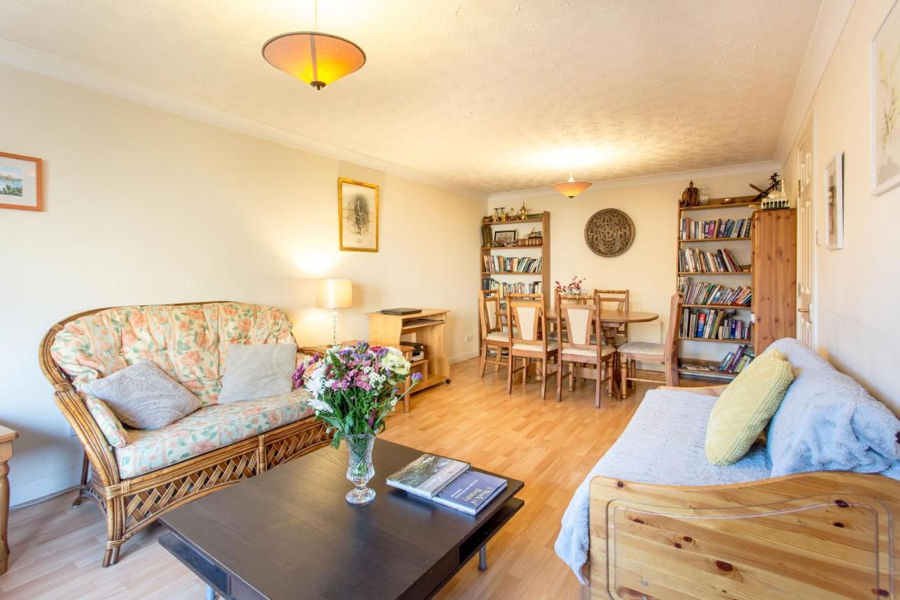 Apartment Central & Stylish 3 Bedroom, 2 Bath, Free Parking Edinburgh