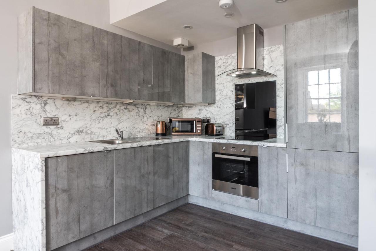 Spacious Newly Refurbished *