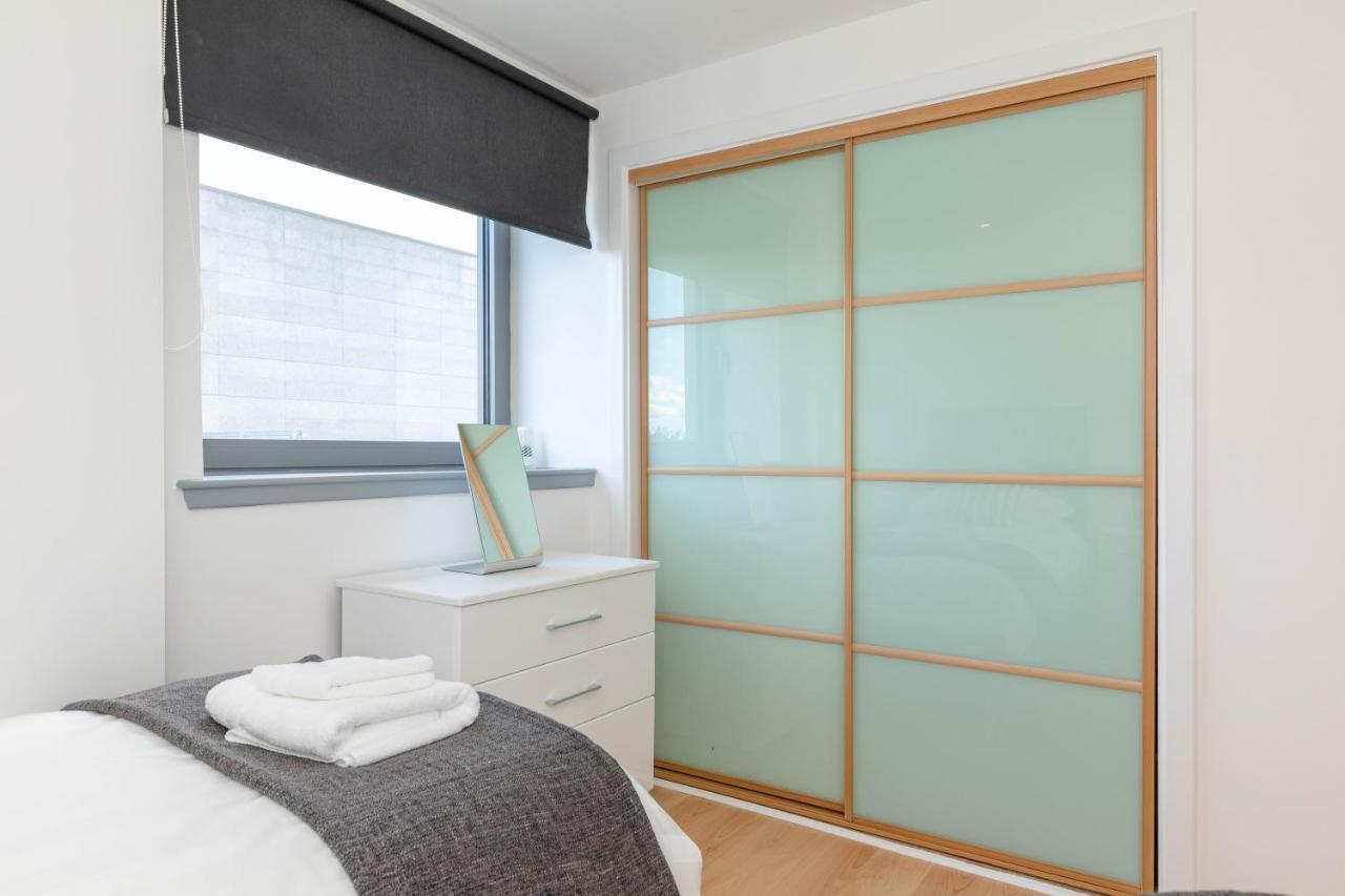 The Waterfront - 2 Bedroom * Edinburgh