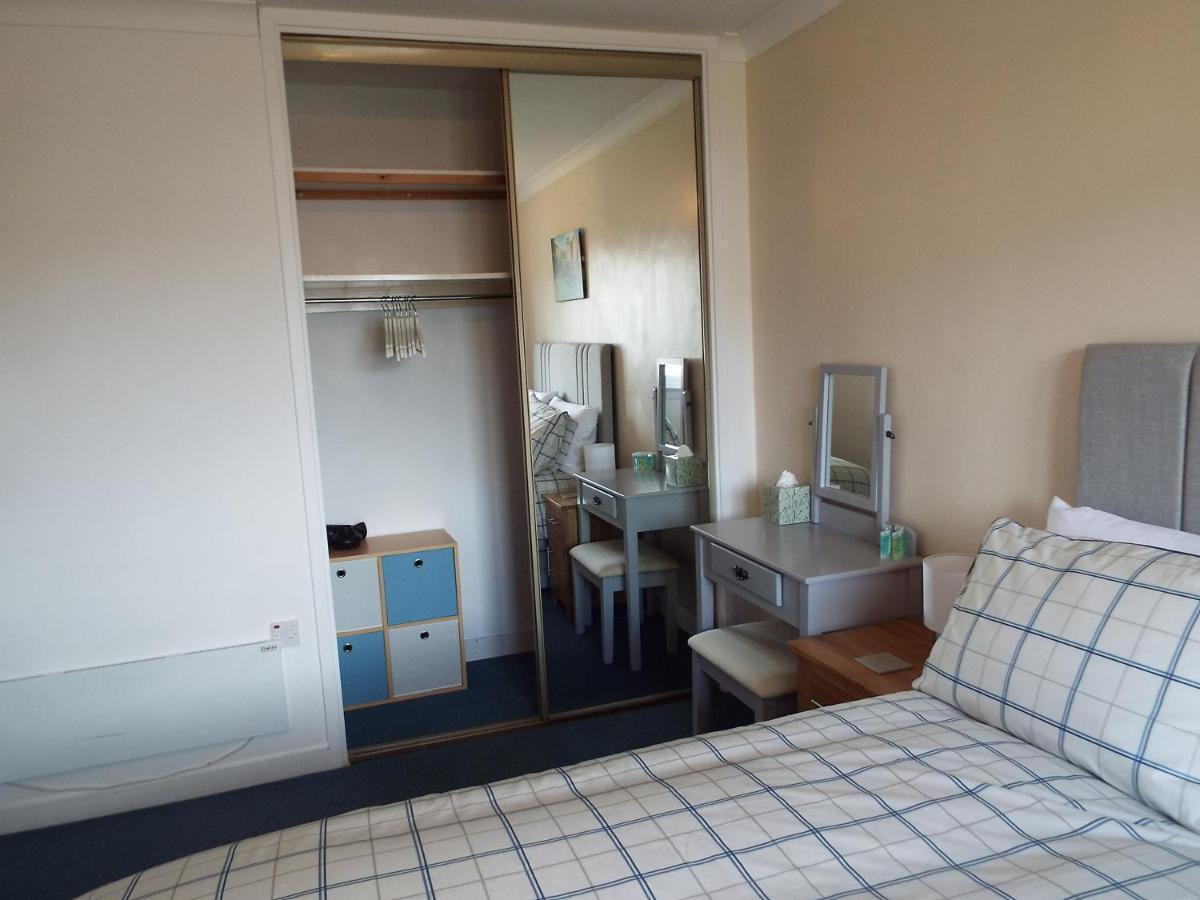 Apartment Ideal Location With Free On-site Private Parking