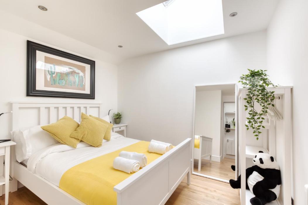 Bright 3 Bed Flat With Pool & Parking Appartement *