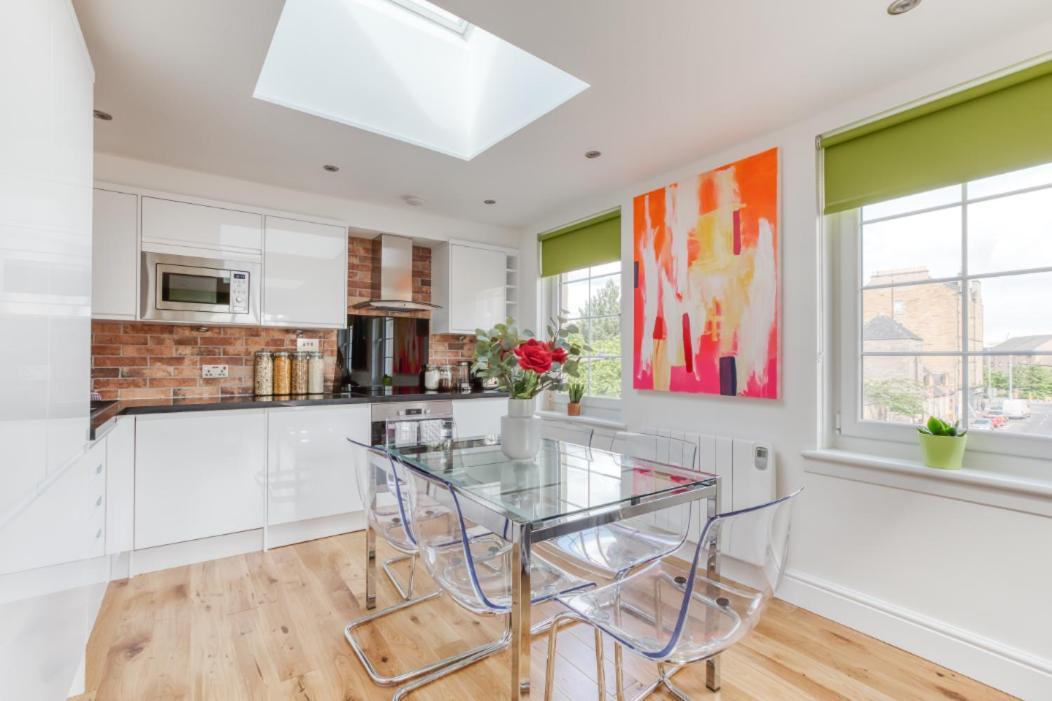 Bright 3 Bed Flat With Pool & Parking Édimbourg