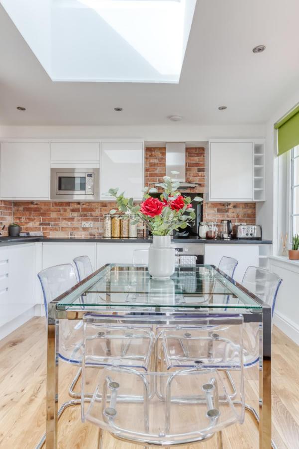 Bright 3 Bed Flat With Pool & Parking Appartement *