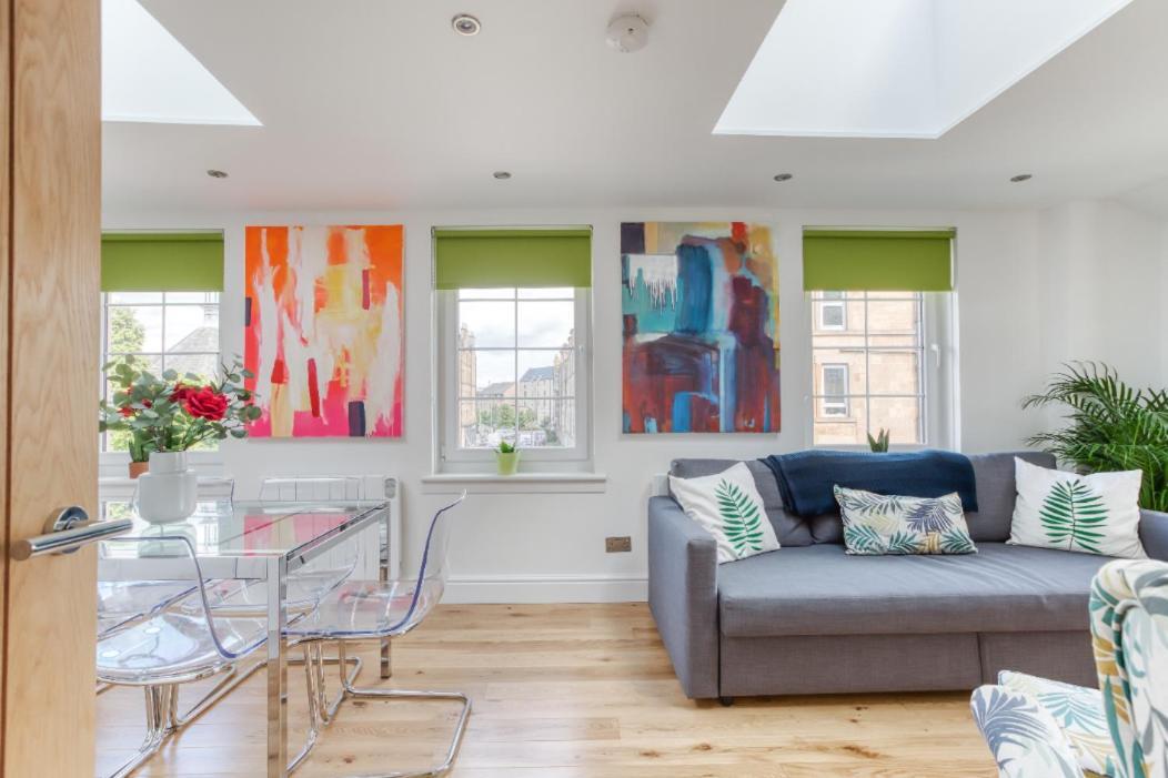 Bright 3 Bed Flat With Pool & Parking Appartement
