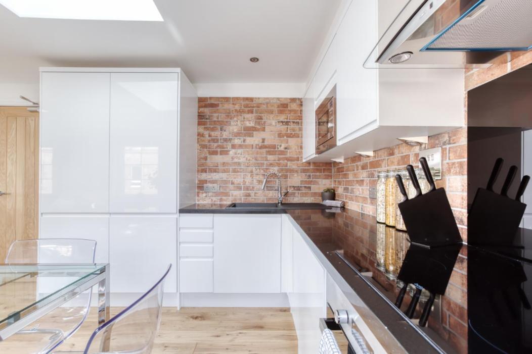 Appartement Bright 3 Bed Flat With Pool & Parking