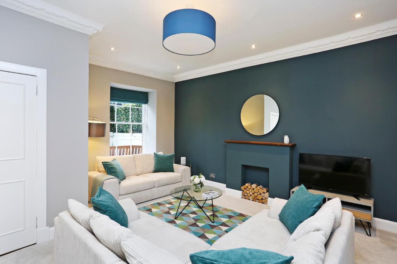 Apartment Altido Stunning 2br Apt With Private Entrance In New Town