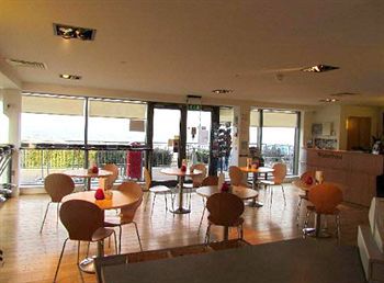 Hot-el-apartments Waterfront Aparthotel 4*