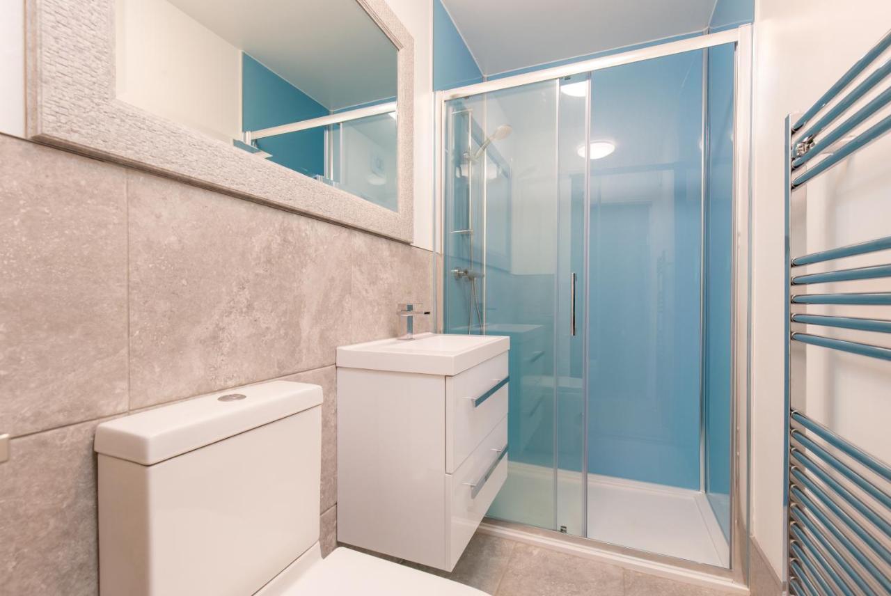 Apartment 415 Lovely And 2 Bedroom With Secure Parking
